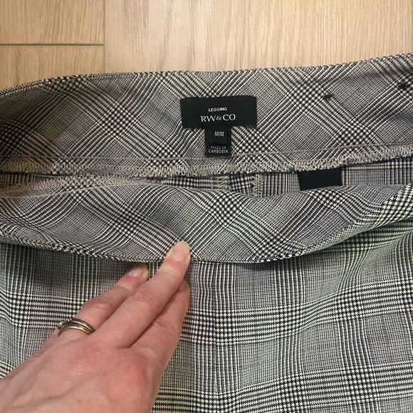 RW & Co medium women’s leggings - Picture 2 of 4